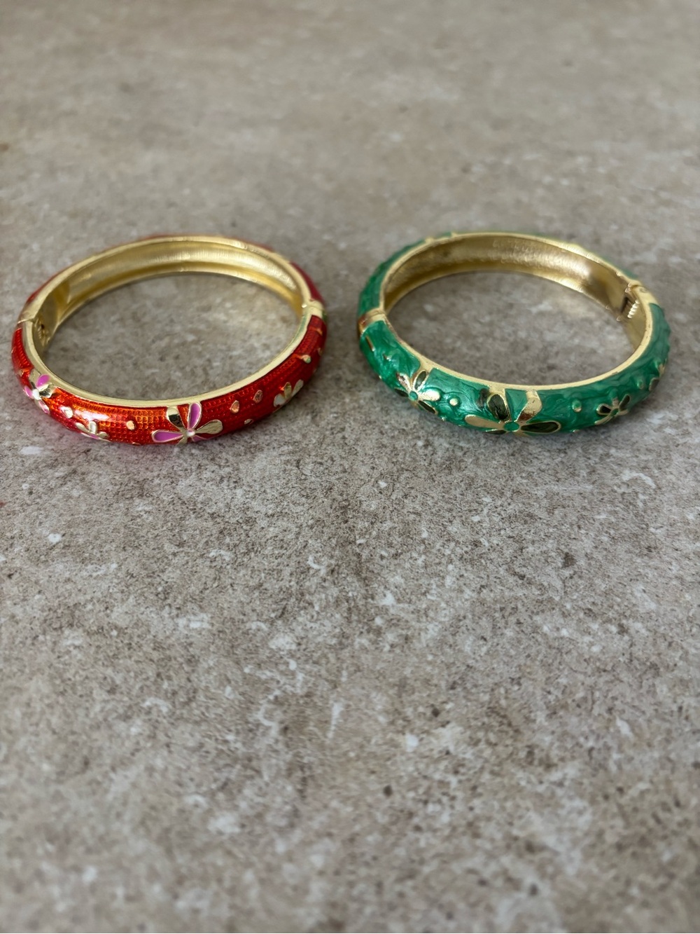 Enamel Cloisonné Floral Hinged Bangle Bracelet Set - Red & Green